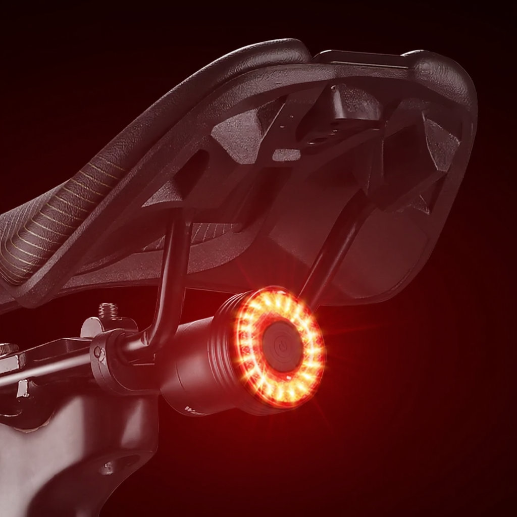 Feu Arrière Vélo WEST BIKING — Détection Intelligente du Mouvement — Recharge USB-C — IPX6 Étanche — Clignotant Sécurité pour VTT & Route
